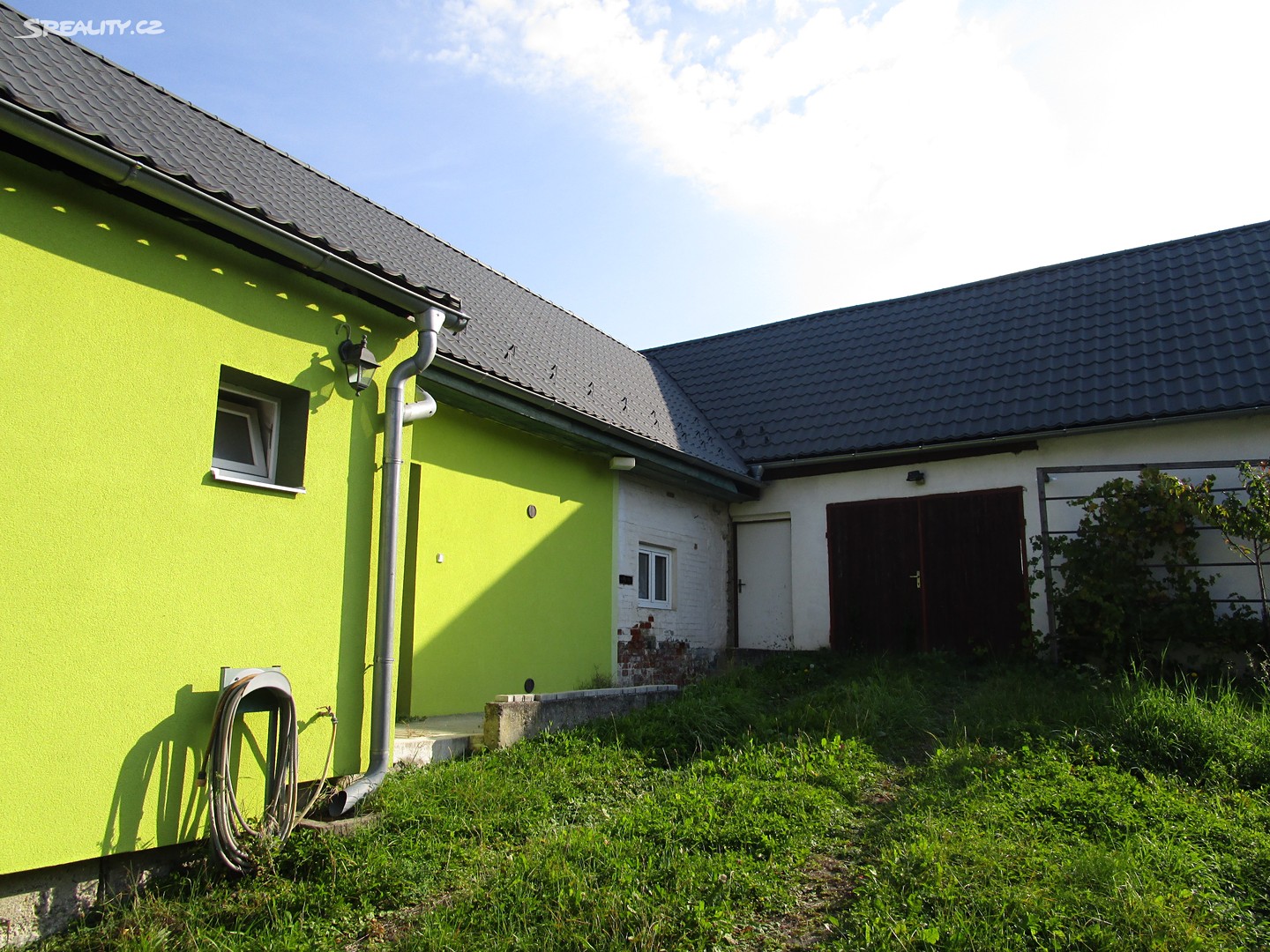Prodej  rodinného domu 0 m², pozemek 621 m², Hrobice, okres Pardubice