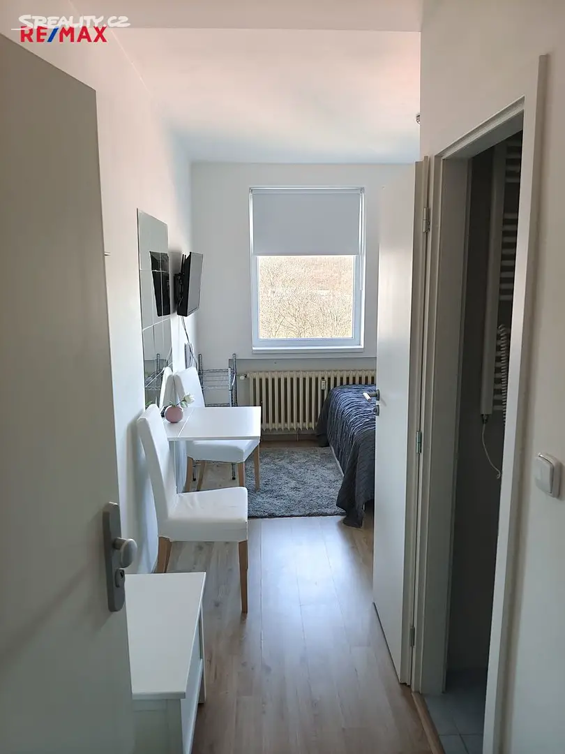 Pronájem bytu 1+kk 17 m², Peroutkova, Praha 5 - Jinonice