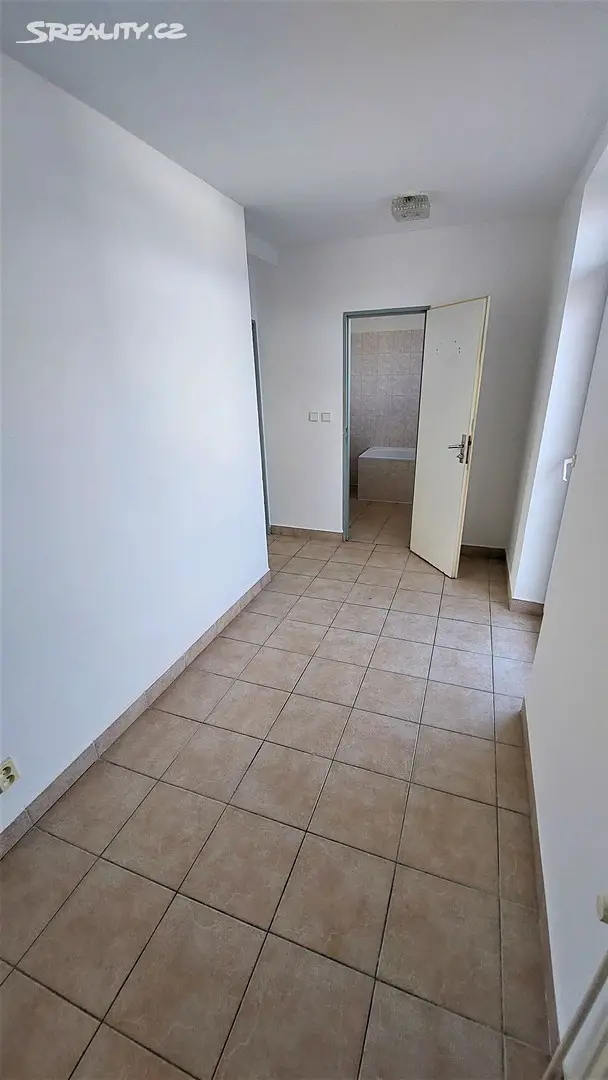 Pronájem bytu 1+kk 38 m² (Podkrovní), Kollárova, Plzeň - Jižní Předměstí