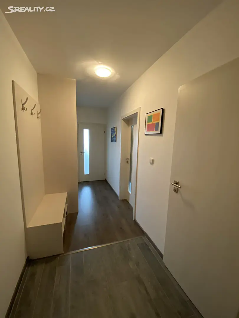 Pronájem bytu 2+kk 45 m², Malá Slavonická, Praha 4 - Libuš
