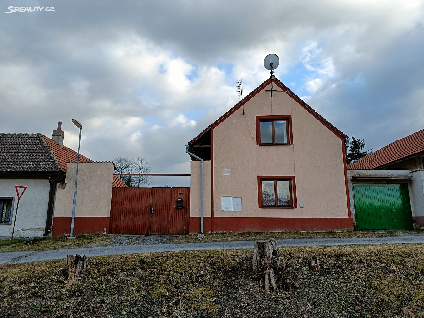 Prodej  rodinného domu 177 m², pozemek 1 221 m², Peruc - Černochov, okres Louny