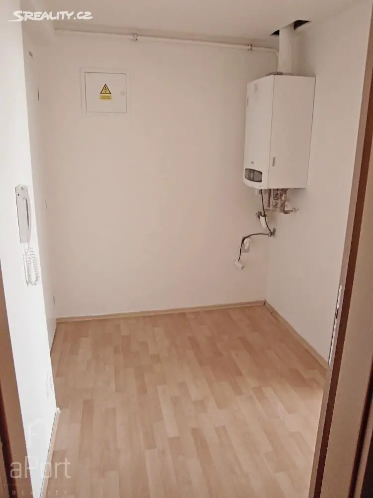 Pronájem bytu 2+kk 49 m² (Podkrovní), Štefánikova, Brno - Ponava