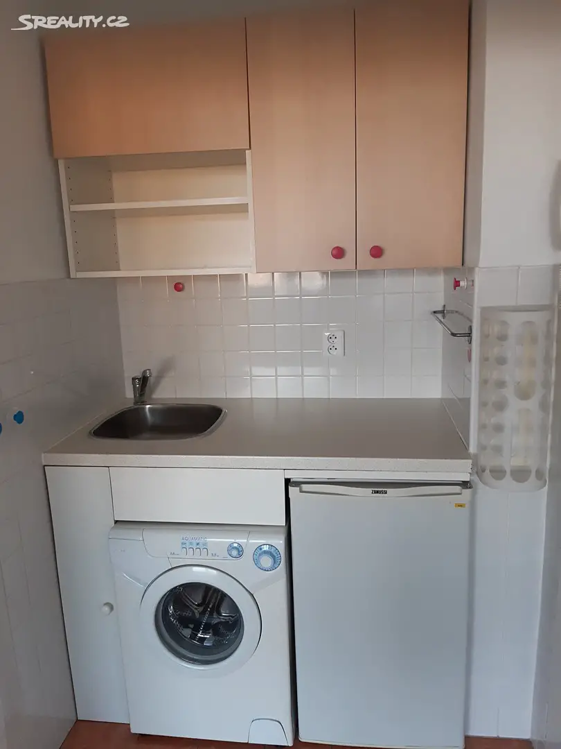 Pronájem bytu 1+kk 25 m², Evropská, Praha 6 - Vokovice