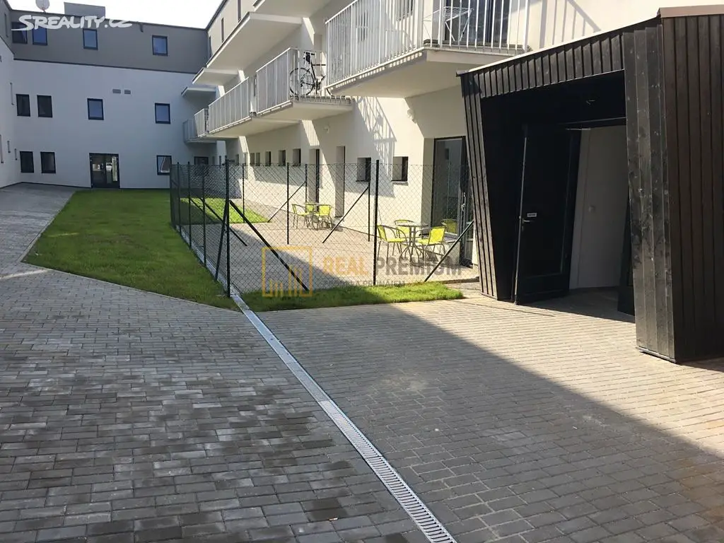 Pronájem bytu 1+kk 31 m², Zahradní, Zlín - Malenovice