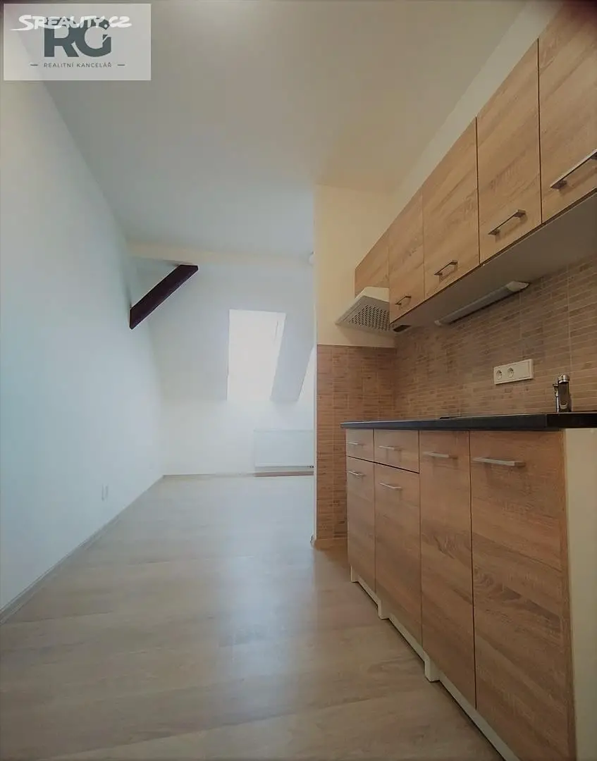 Pronájem bytu 2+kk 25 m² (Podkrovní), Rokycanova, Písek - Budějovické Předměstí
