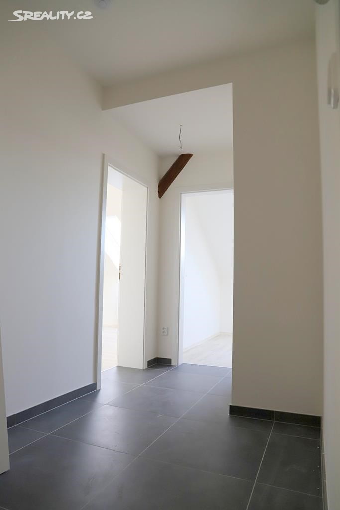Prodej bytu 3+kk 91 m² (Podkrovní), Dělnická, Čelákovice