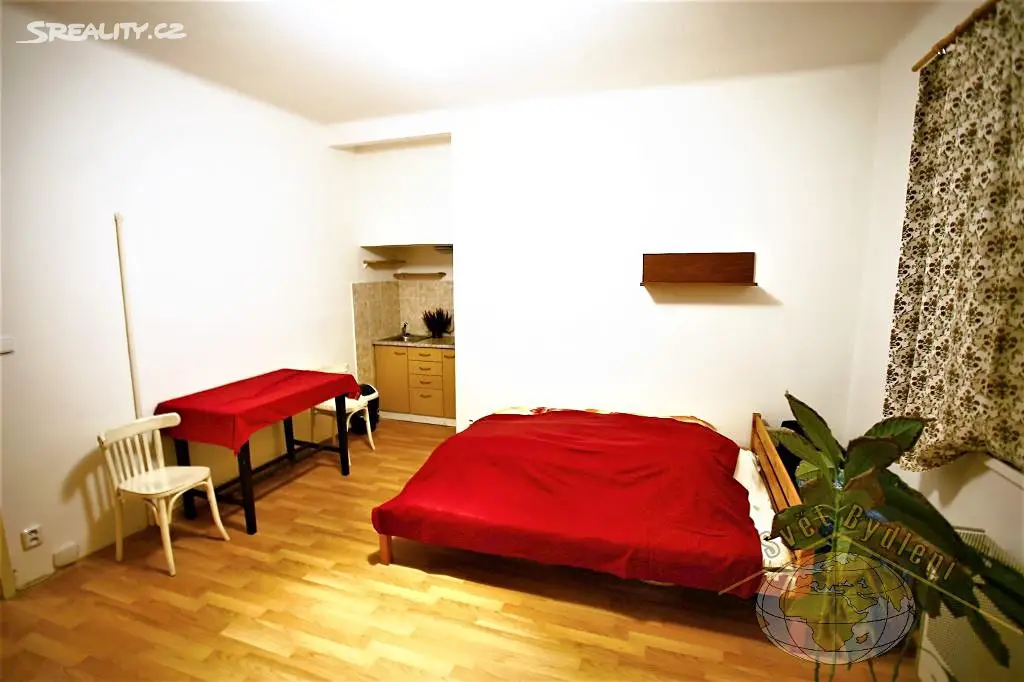 Pronájem bytu 1+kk 31 m², Ve struhách, Praha 6 - Bubeneč