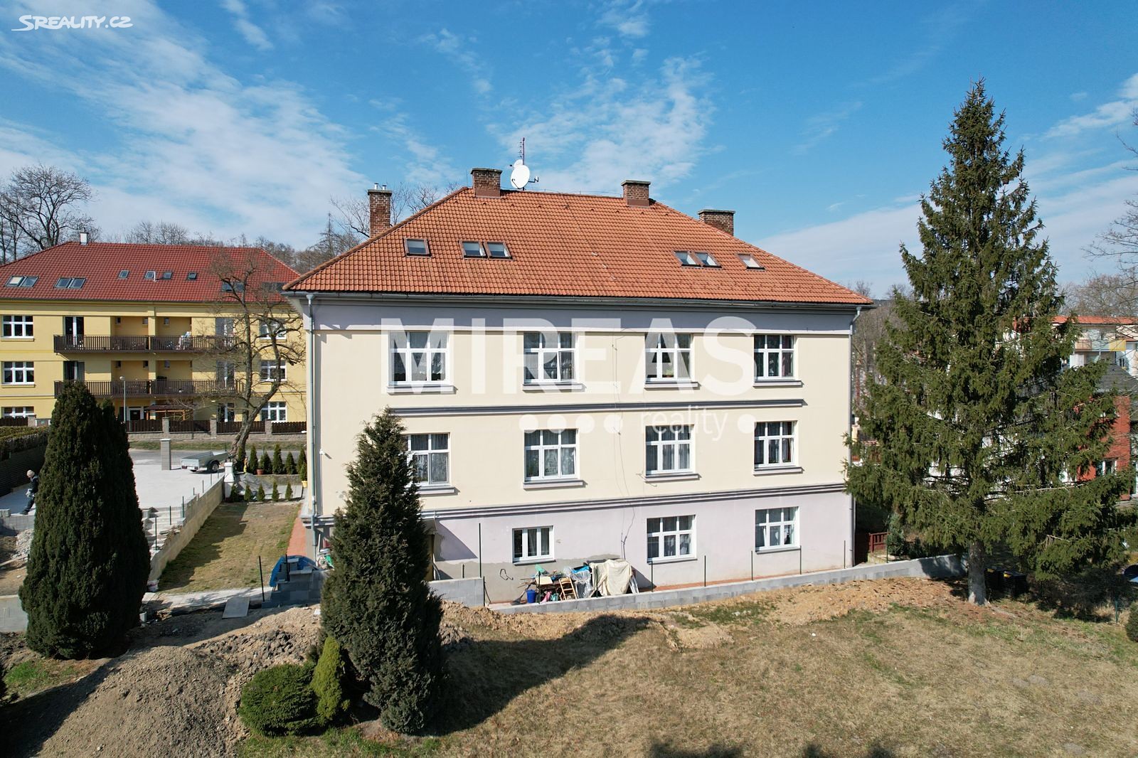 Prodej bytu 2+kk 43 m² (Podkrovní), Rakouská, Milovice - Mladá