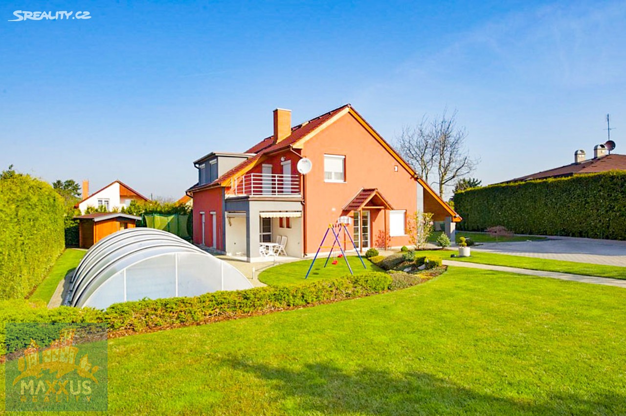 Prodej  rodinného domu 250 m², pozemek 1 041 m², Loucká, Praha 4 - Šeberov