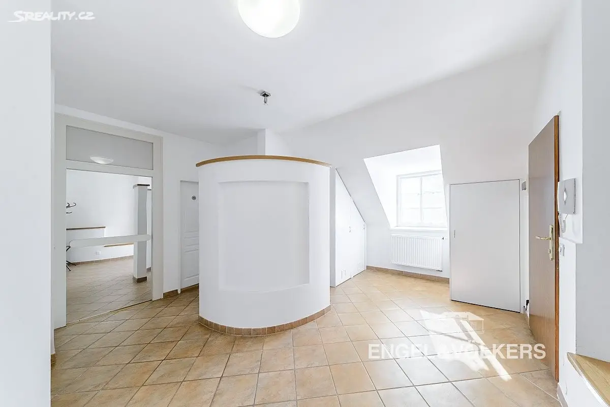 Pronájem bytu 4+1 150 m², V Jirchářích, Praha 1 - Nové Město