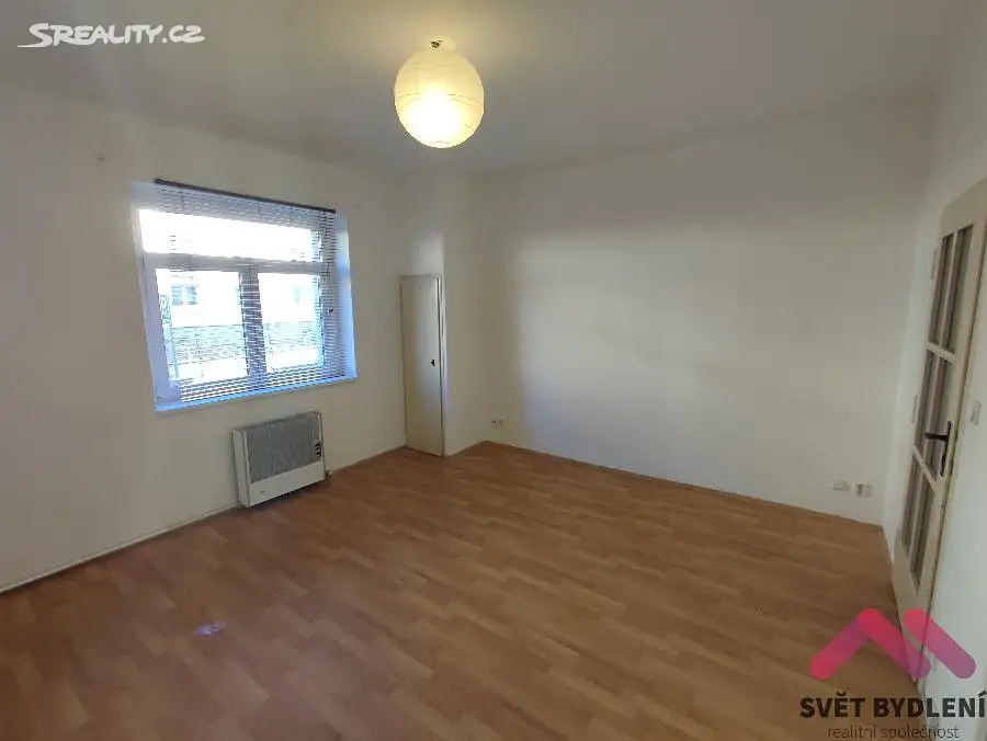 Pronájem bytu 1+kk 30 m², Ve struhách, Praha 6 - Bubeneč