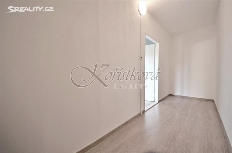 Pronájem bytu 1+kk 23 m², Pod Lipami, Praha 3 - Žižkov