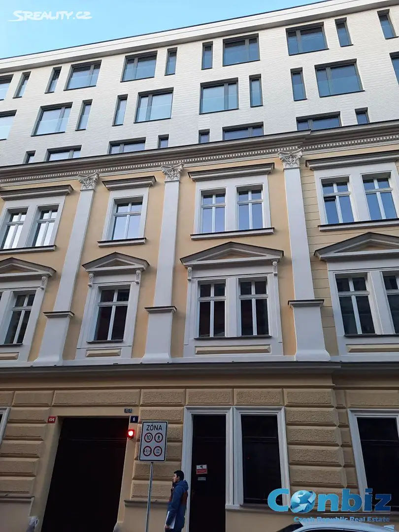 Prodej bytu 1+kk 30 m², Na Valentince, Praha 5 - Smíchov