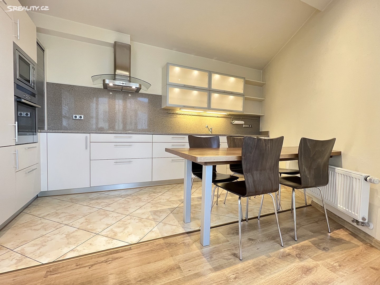 Prodej bytu 2+kk 66 m², Internacionální, Praha 6 - Suchdol