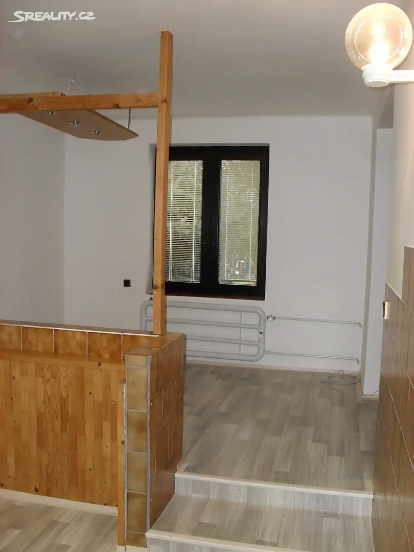 Pronájem bytu 2+1 60 m², Sezemice - Veská, okres Pardubice