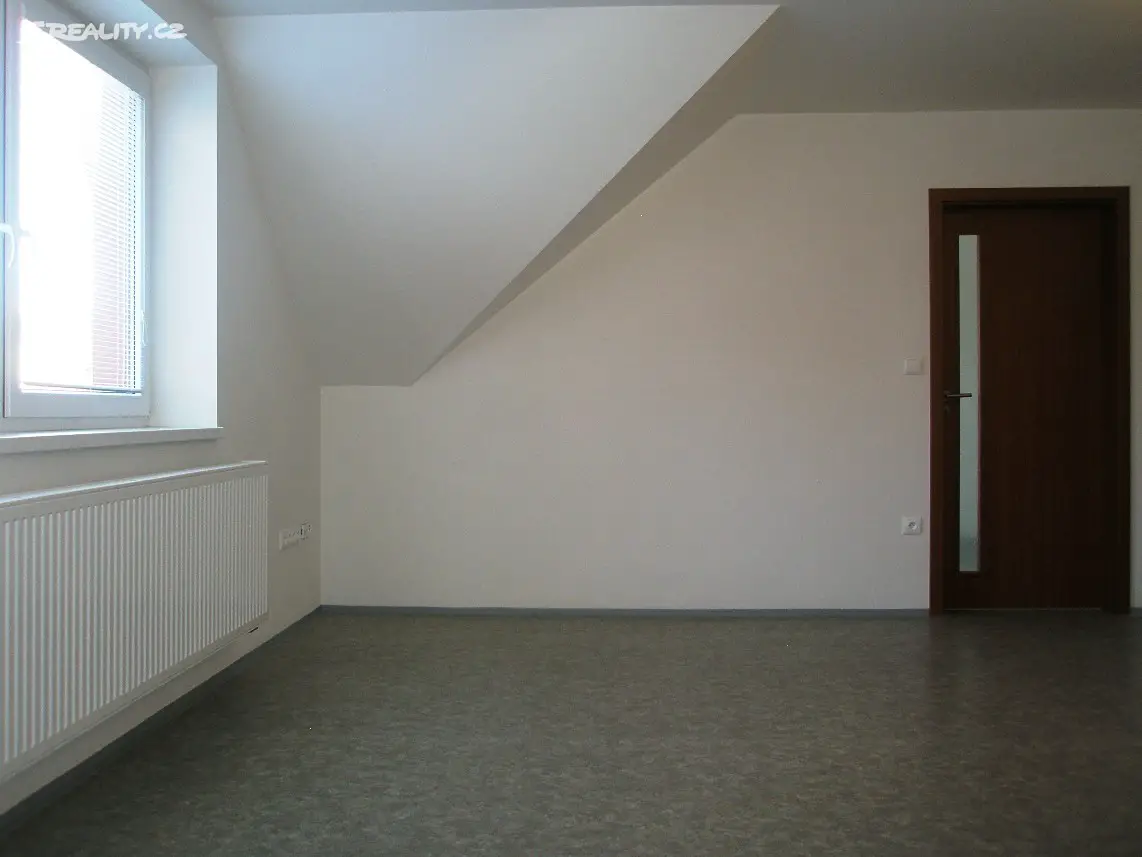 Pronájem bytu 2+kk 63 m² (Podkrovní), Míškovice, okres Kroměříž