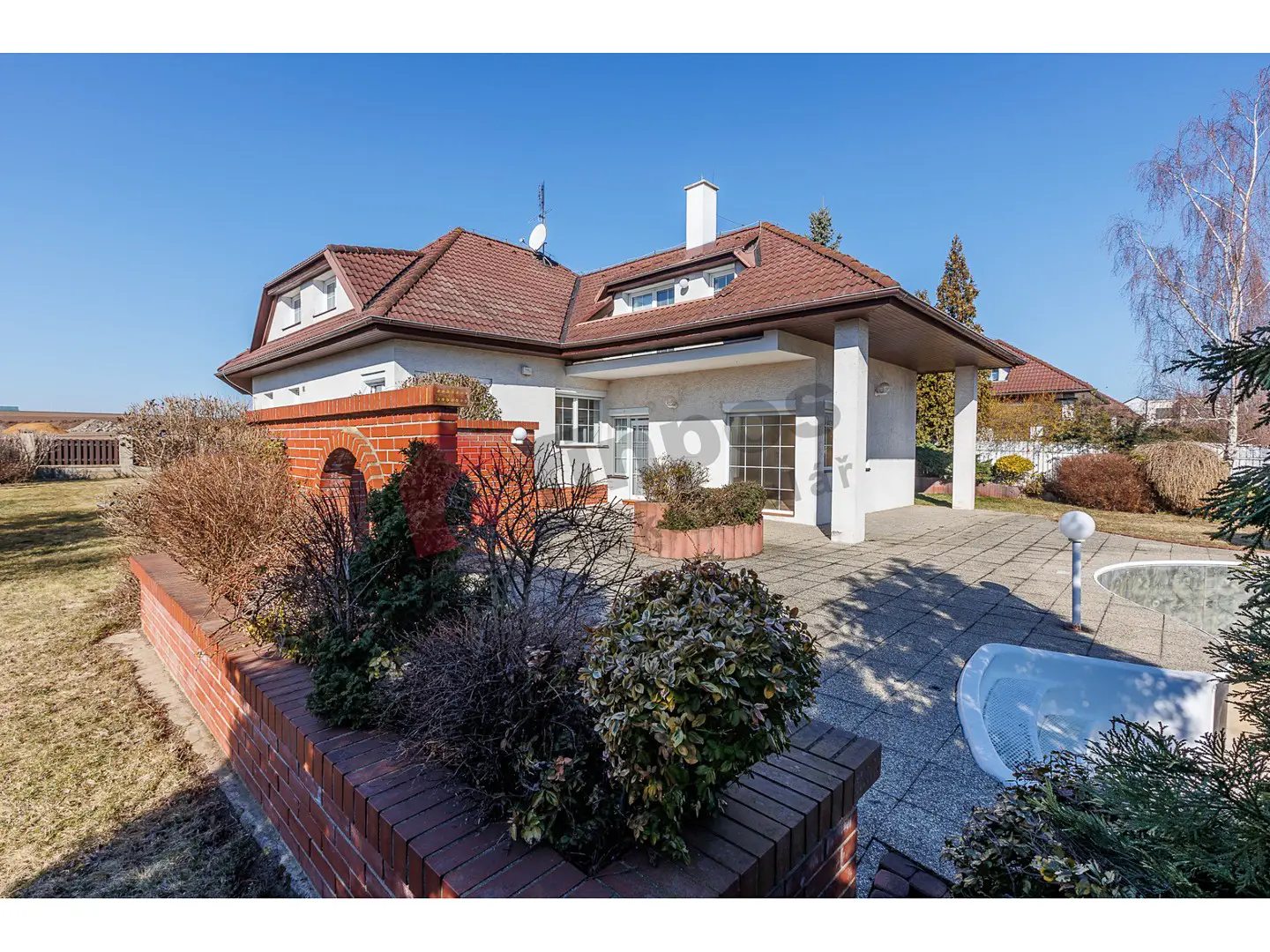 Prodej  rodinného domu 257 m², pozemek 1 144 m², Na poli, Praha 8 - Březiněves