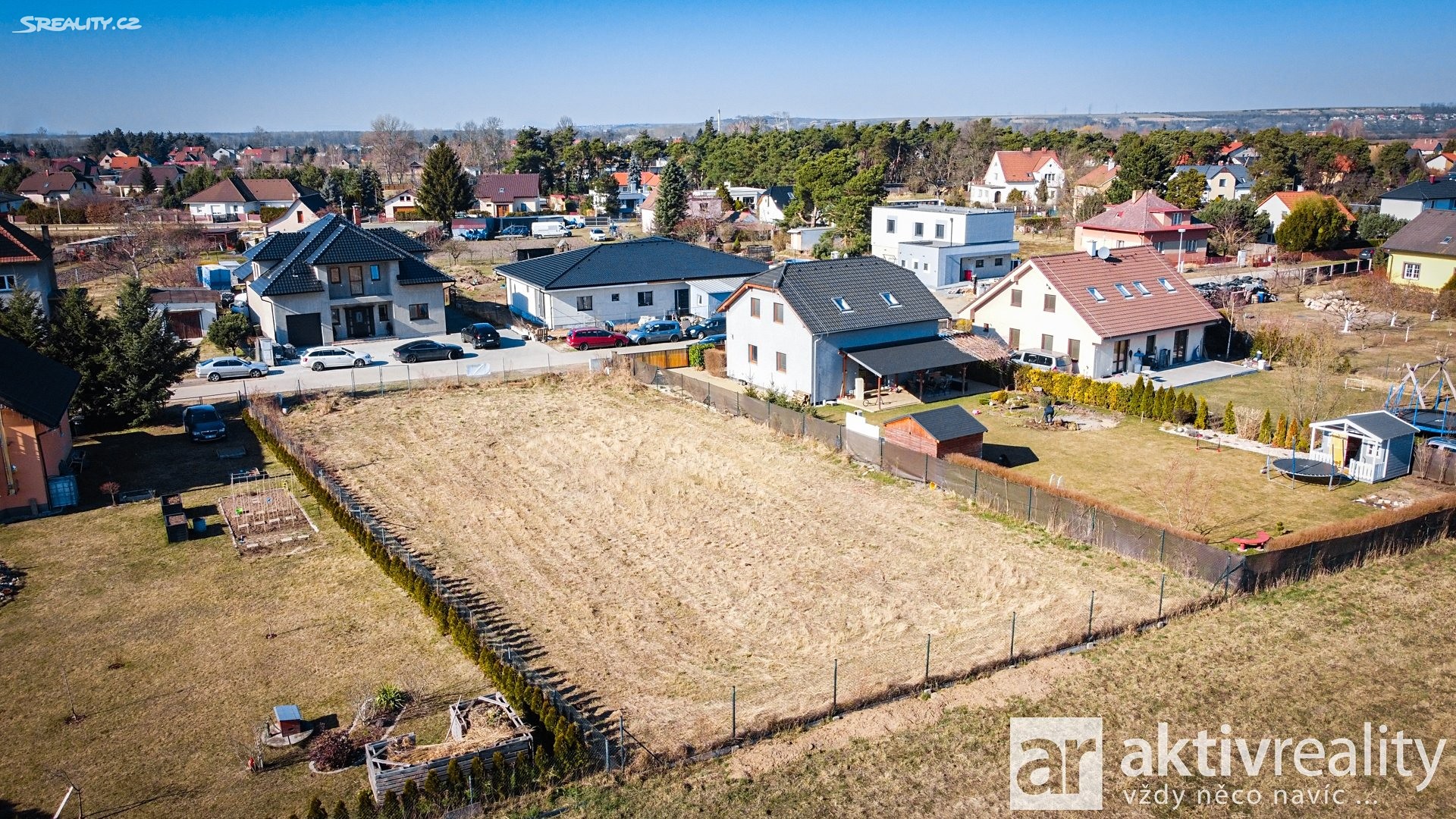 Prodej  stavebního pozemku 1 052 m², Tišice - Chrást, okres Mělník