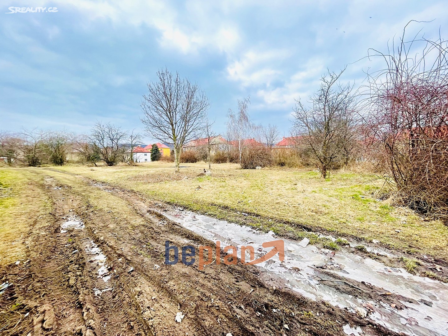 Prodej  komerčního pozemku 2 073 m², Jirkov, okres Chomutov