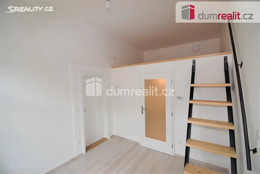 Pronájem bytu 1+1 38 m², Radlická, Praha 5 - Smíchov