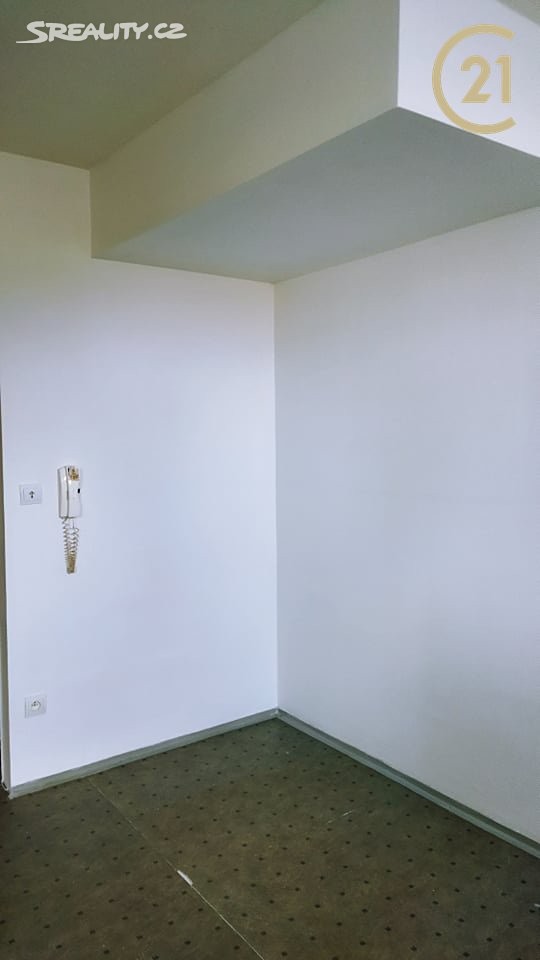 Pronájem bytu 1+kk 22 m², Moravská, Chropyně