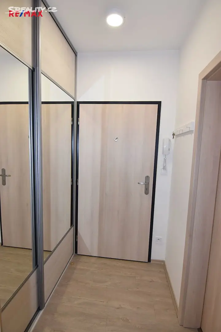 Pronájem bytu 1+kk 32 m², Tovární, Olomouc - Hodolany