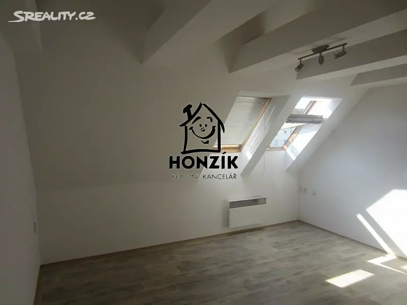 Pronájem bytu 1+kk 26 m², Novovysočanská, Praha 9 - Vysočany