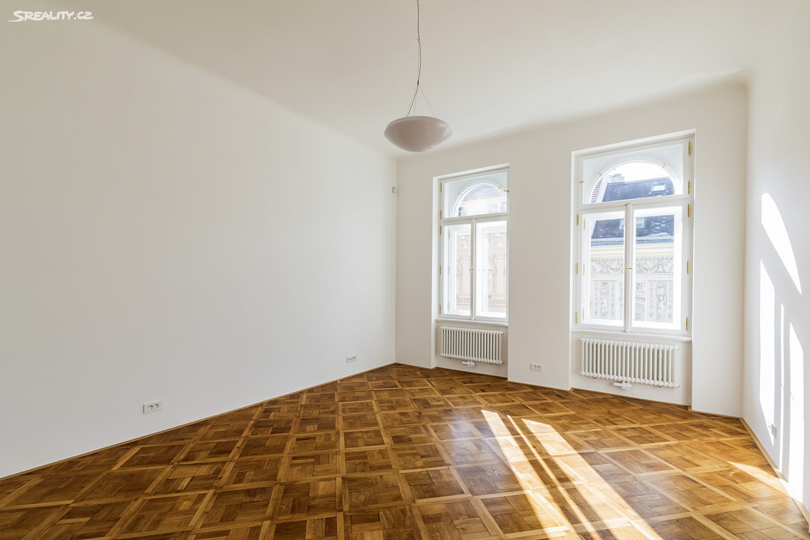 Pronájem  rodinného domu 300 m², pozemek 500 m², Mníšek pod Brdy, okres Praha-západ