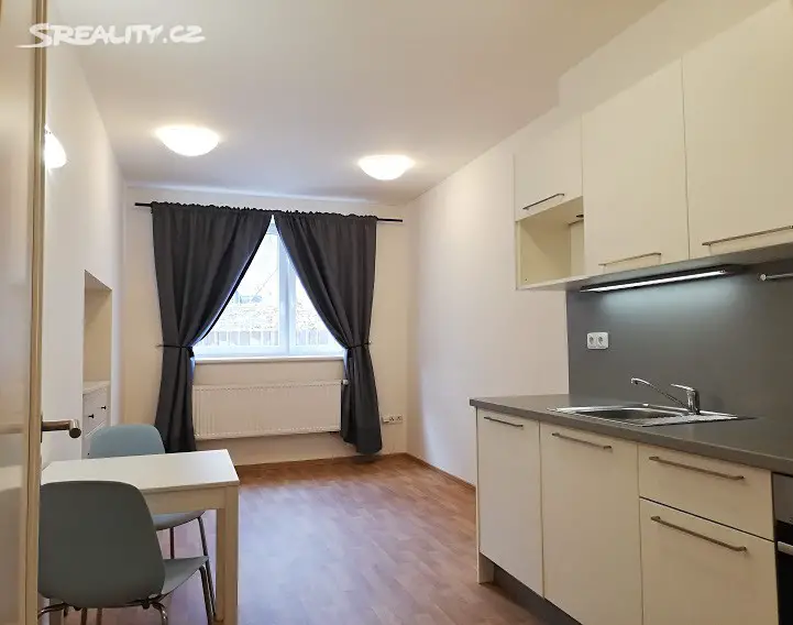 Pronájem bytu 1+kk 23 m², Karpatská, Praha 10 - Vršovice