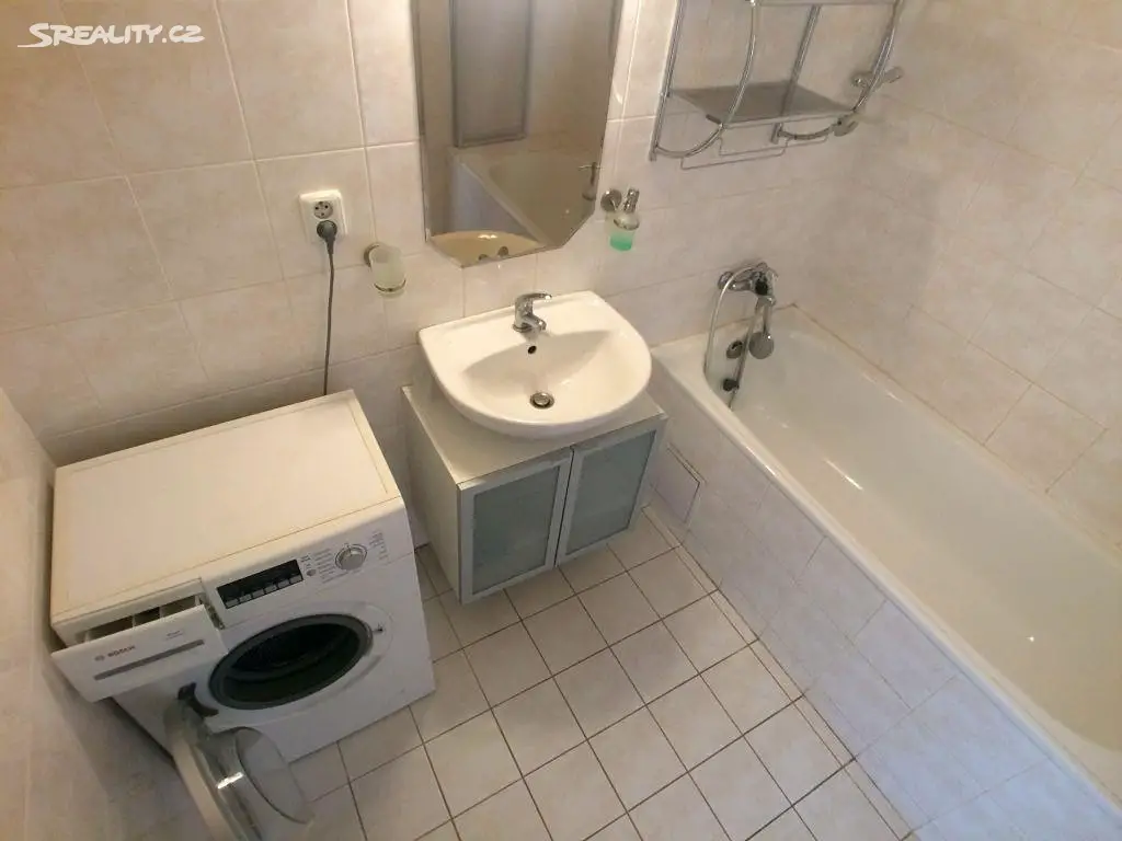 Prodej bytu 1+kk 40 m², Českobrodská, Praha 9 - Běchovice