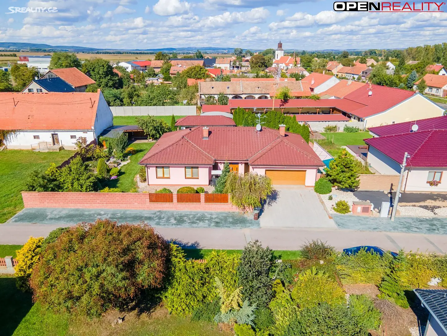 Prodej  rodinného domu 270 m², pozemek 1 178 m², Cvrčovice, okres Brno-venkov