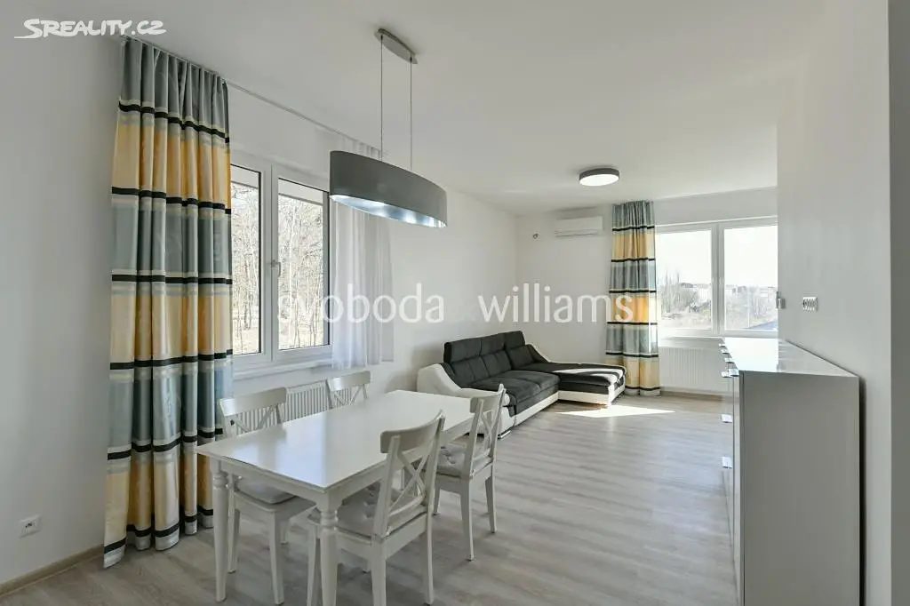 Prodej  rodinného domu 402 m², pozemek 970 m², Milovice - Mladá, okres Nymburk