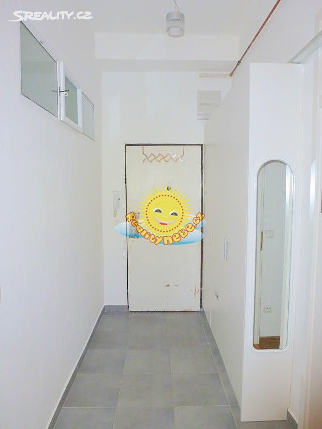 Pronájem bytu 1+kk 25 m², Počátecká, Praha 4 - Michle