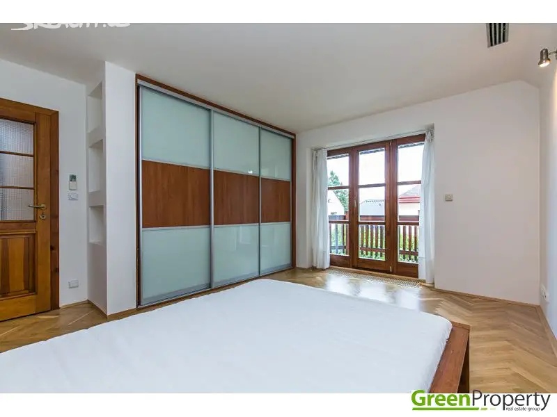 Pronájem  rodinného domu 230 m², pozemek 1 013 m², Sýkovecká, Praha 9 - Kyje