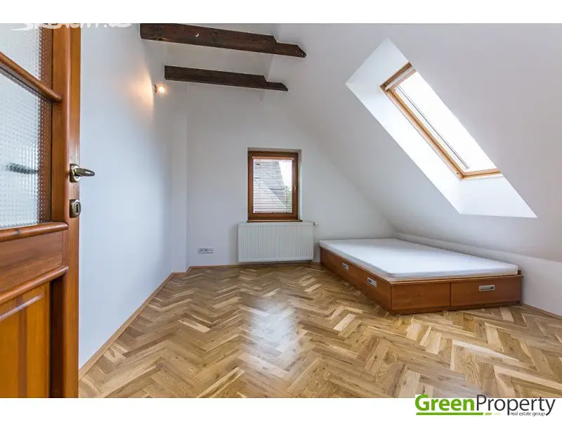 Pronájem  rodinného domu 230 m², pozemek 1 013 m², Sýkovecká, Praha 9 - Kyje