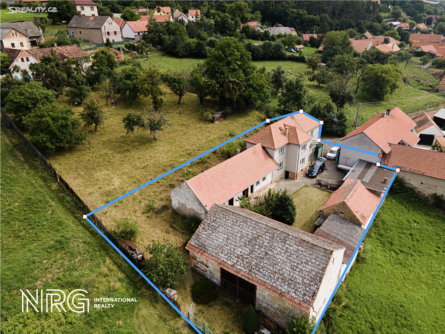 Prodej  rodinného domu 450 m², pozemek 1 160 m², Měňany, okres Beroun