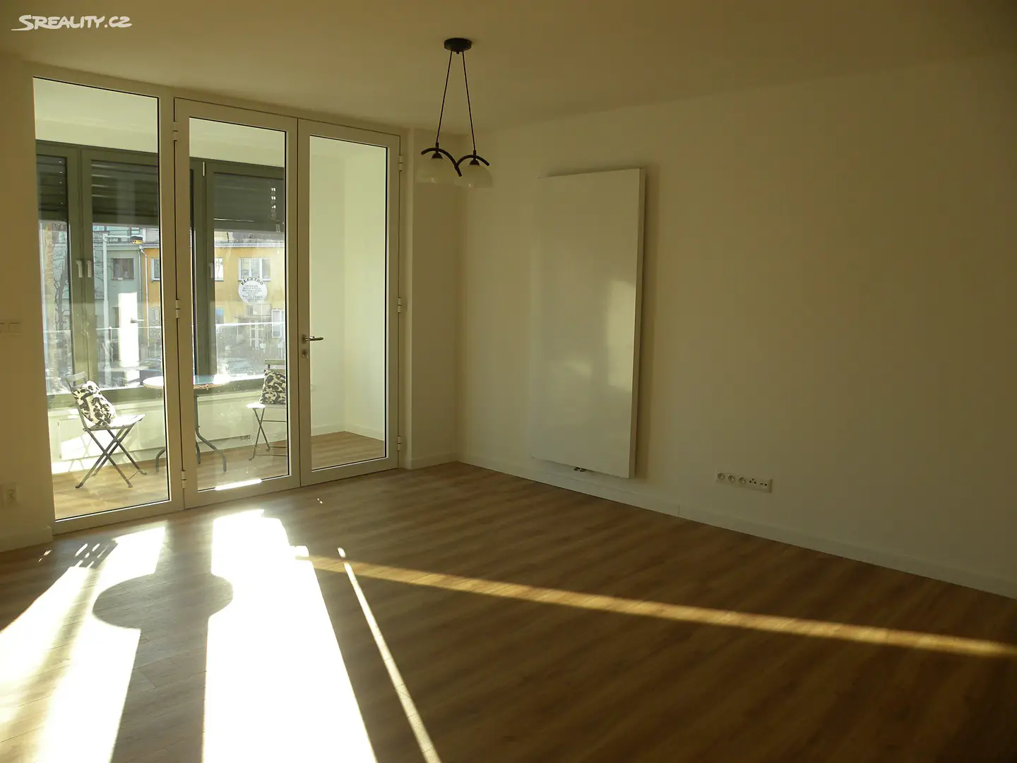 Pronájem bytu 1+kk 52 m², Vršní, Praha 8 - Kobylisy