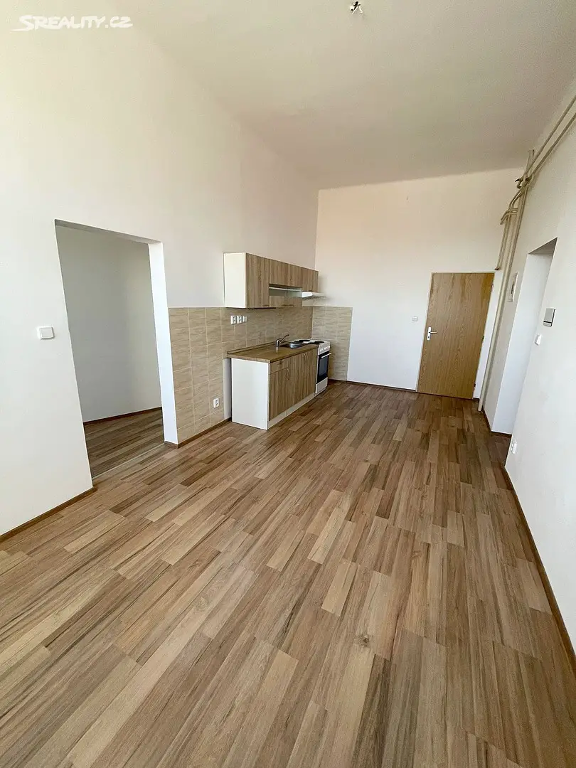 Pronájem bytu 1+kk 32 m², Klatovská třída, Plzeň - Jižní Předměstí