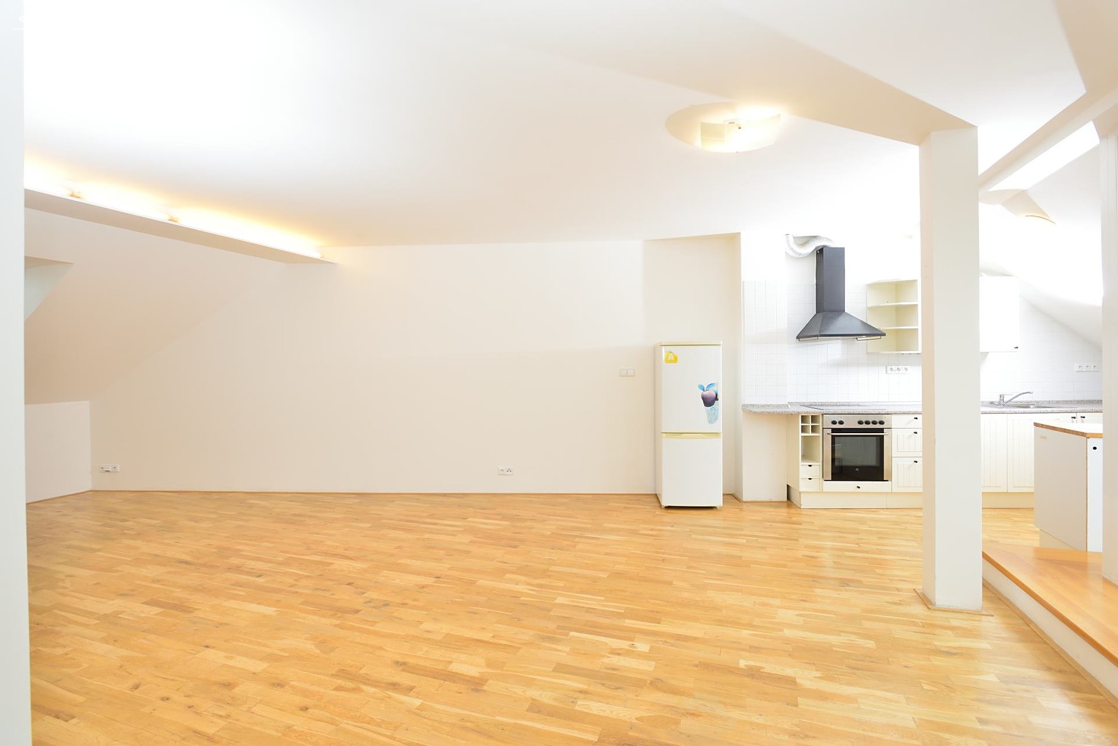 Pronájem bytu 2+kk 83 m² (Podkrovní), Elišky Přemyslovny, Praha 5 - Zbraslav