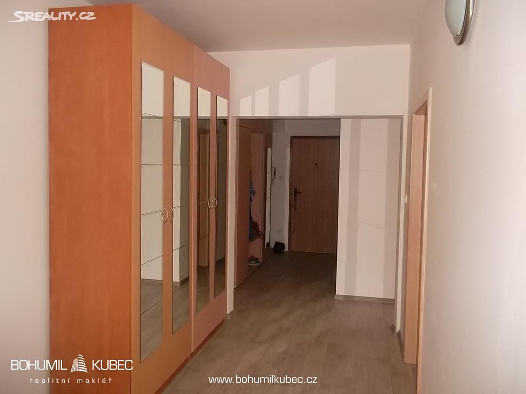Pronájem bytu 4+1 77 m², Bukurešťská, Tábor