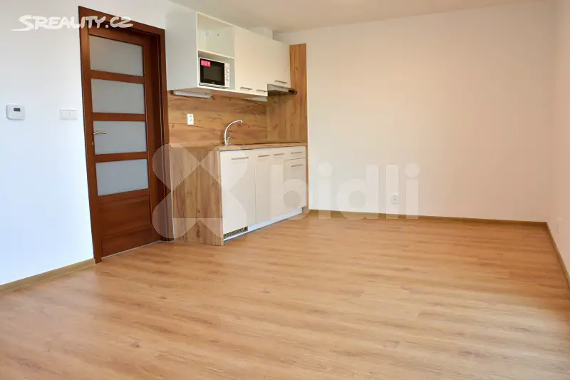 Prodej bytu 1+kk 39 m², Uherova, Chýně
