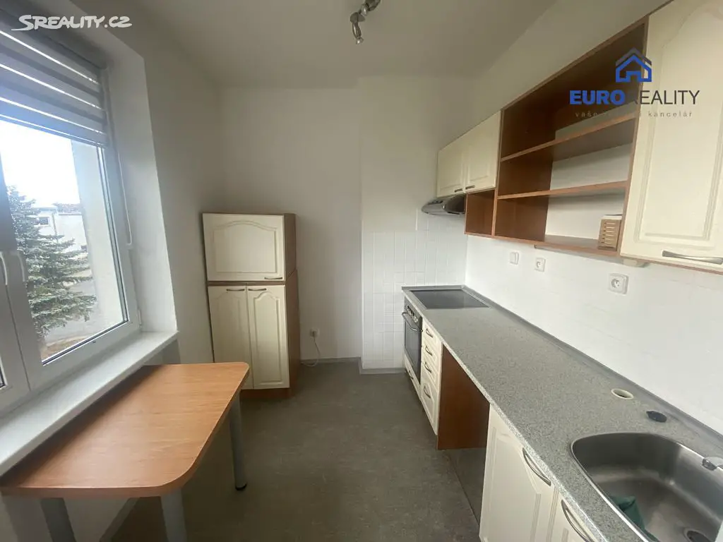 Pronájem bytu 2+1 55 m², Petra Bezruče, Velká Hleďsebe