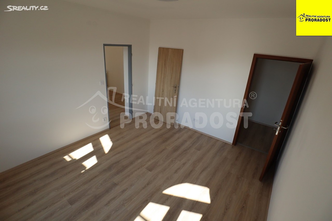 Pronájem bytu 2+kk 55 m², Na Valtické, Břeclav - Poštorná