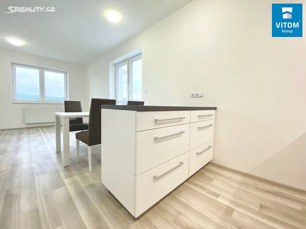 Pronájem bytu 2+kk 50 m², Listnatá, Brno - Žebětín