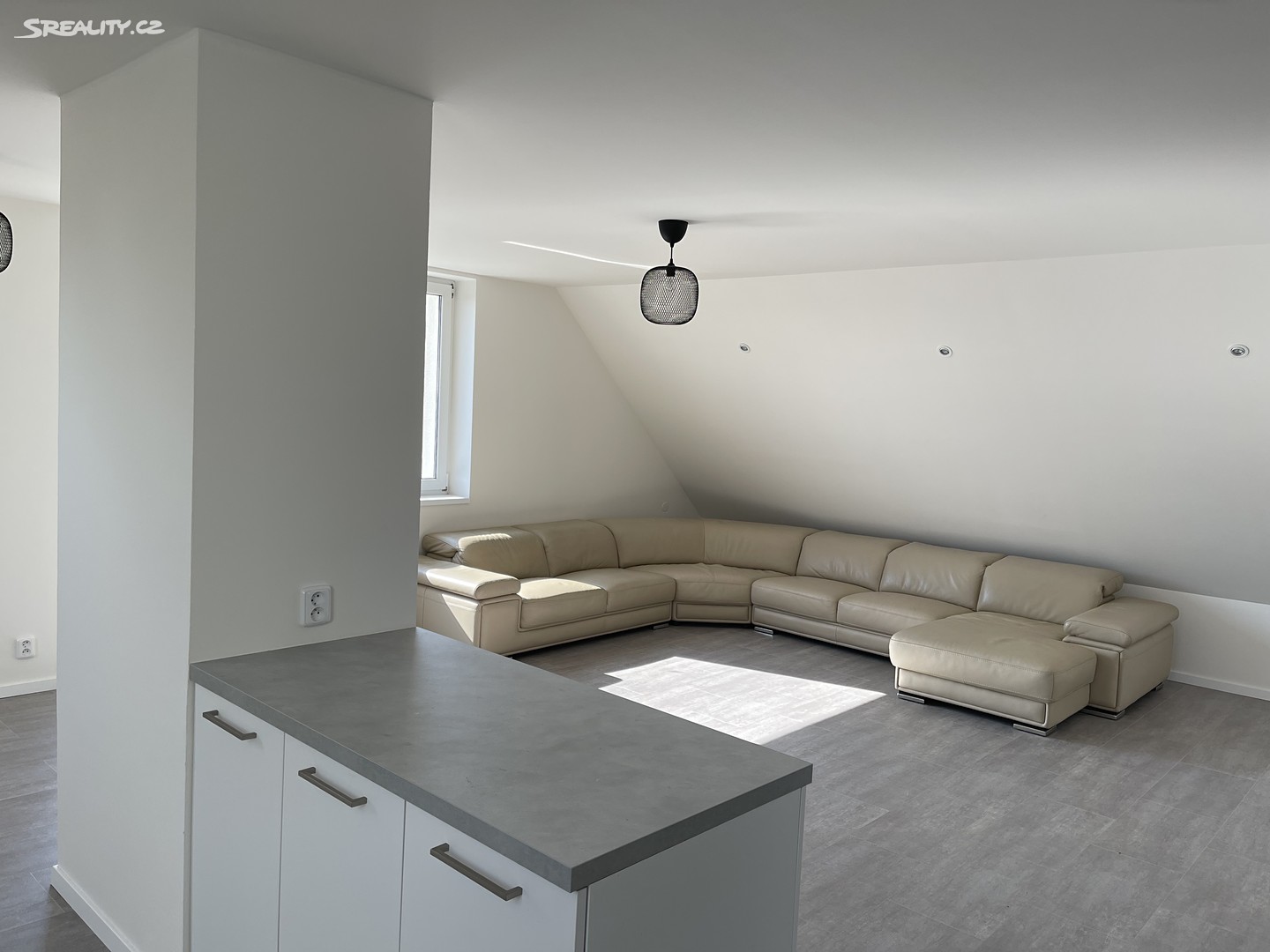 Pronájem bytu 3+kk 120 m² (Podkrovní), Horoměřice, okres Praha-západ