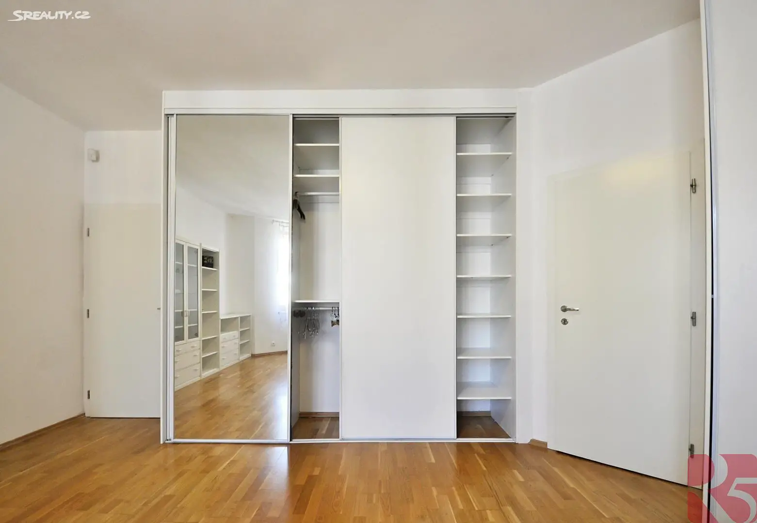 Pronájem bytu 4+1 130 m², Na okraji, Praha - Praha 6