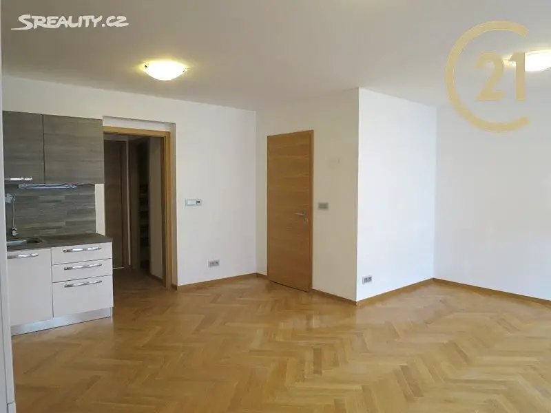 Prodej bytu 2+kk 63 m² (Podkrovní), Holečkova, Praha 5 - Smíchov