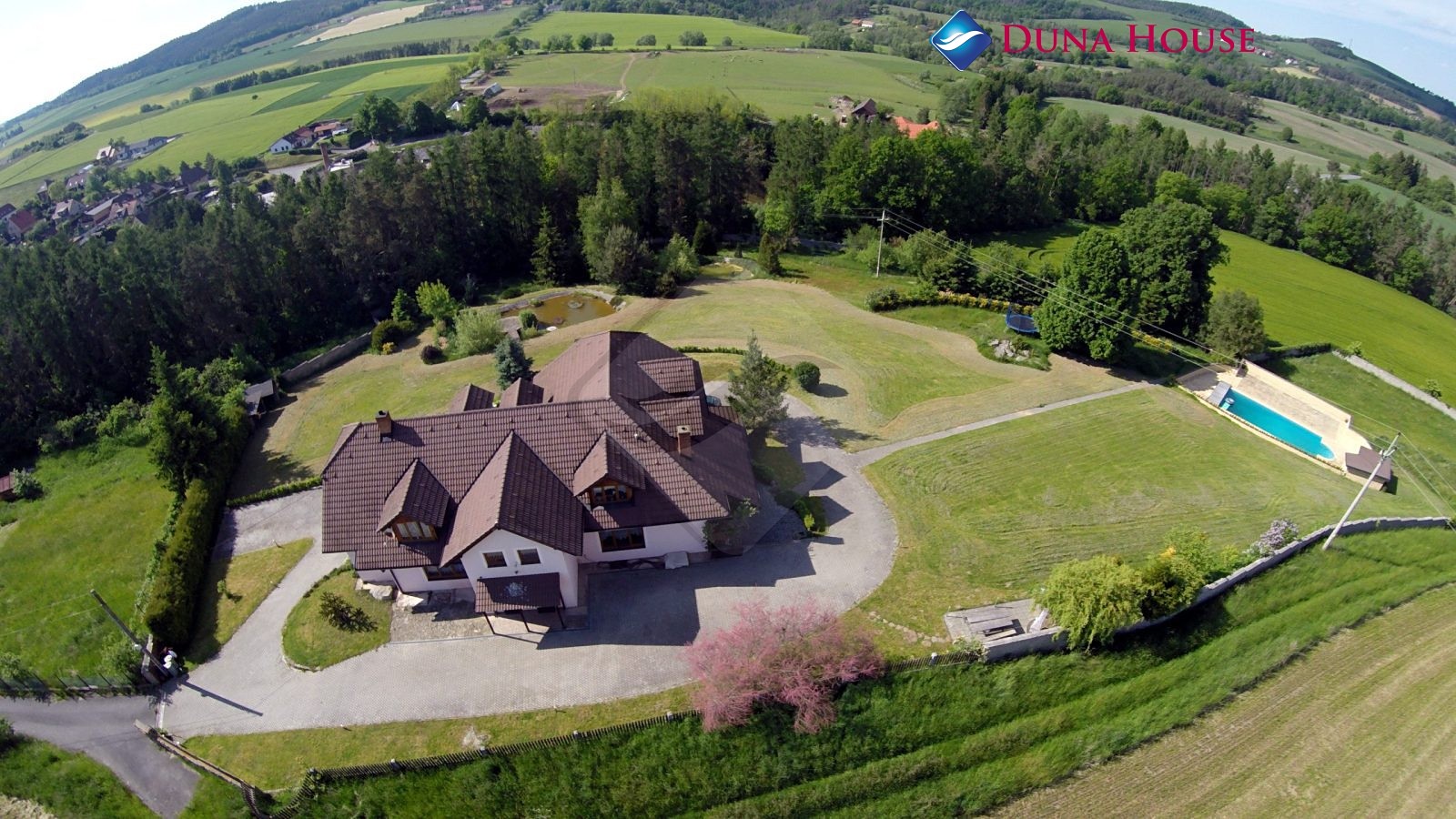 Prodej  rodinného domu 660 m², pozemek 9 562 m², Nalžovice - Chlum, okres Příbram
