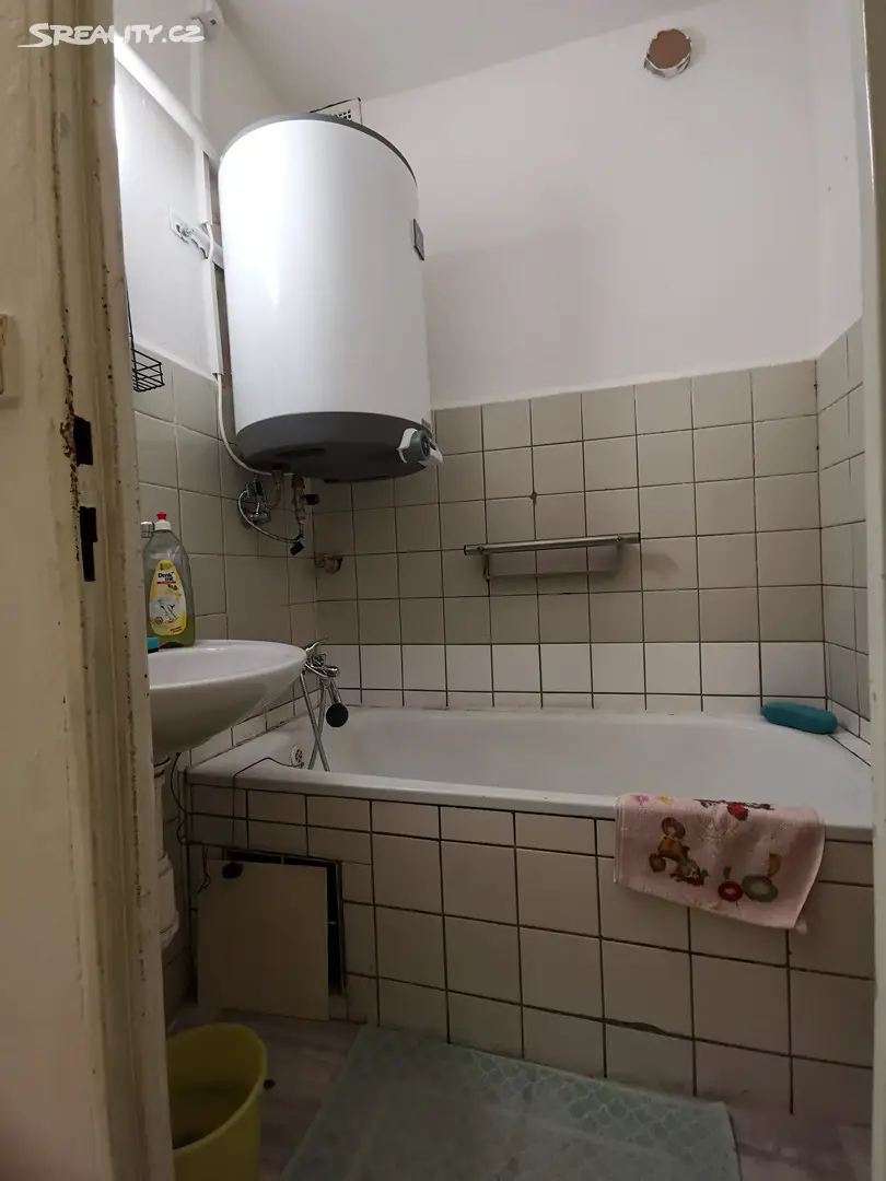 Pronájem bytu 1+1 40 m², Na Zahrádkách, Hradec Králové - Věkoše