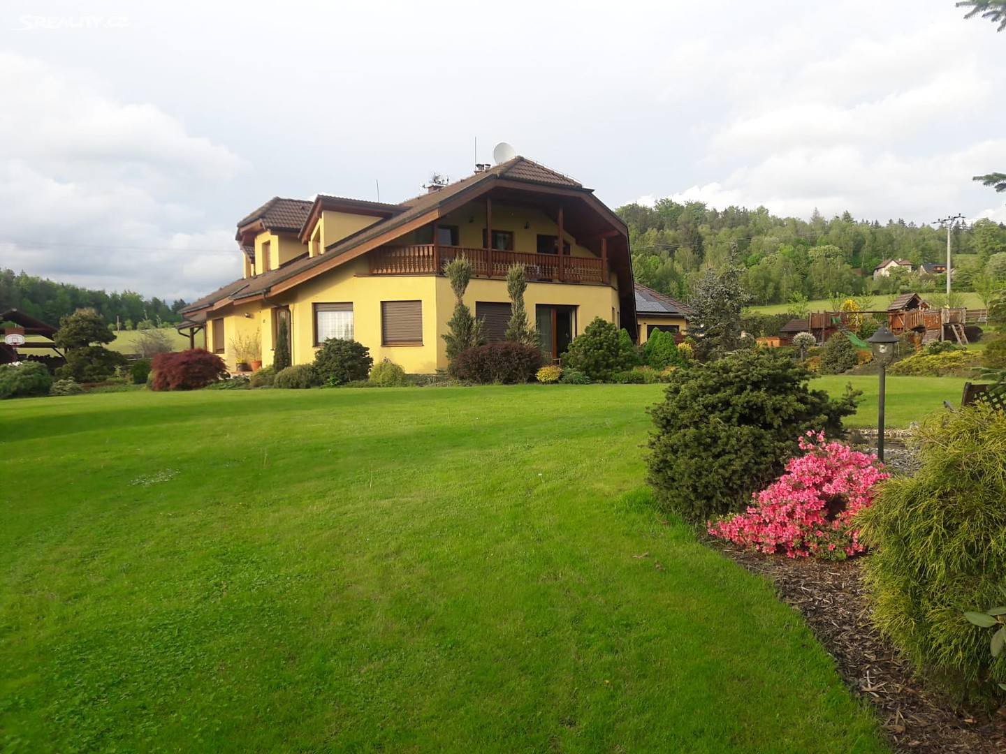 Prodej  rodinného domu 342 m², pozemek 18 150 m², Hutisko-Solanec, okres Vsetín